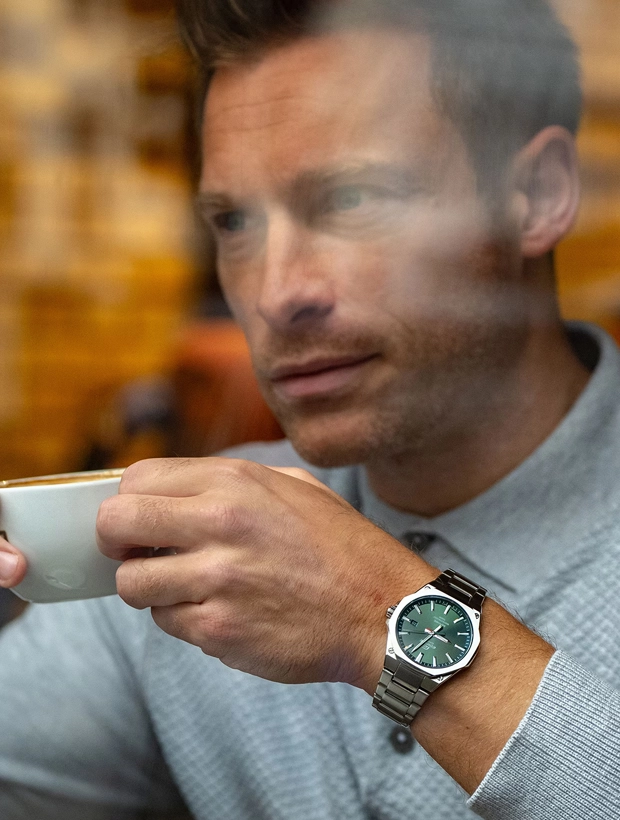 CASIO Edifice 40mm EFR-S108D-3AVUEF, klocka som du kan handla till bra pris hos oss på Klockmaster.
