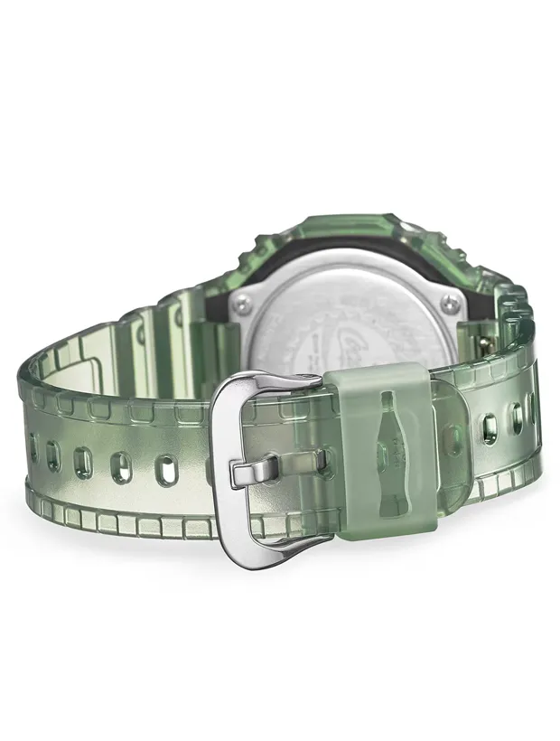 CASIO G-Shock 45.5mm Coca Cola Collaboration GA-2100CC-3AER, klocka som du kan handla till bra pris hos oss på Klockmaster.