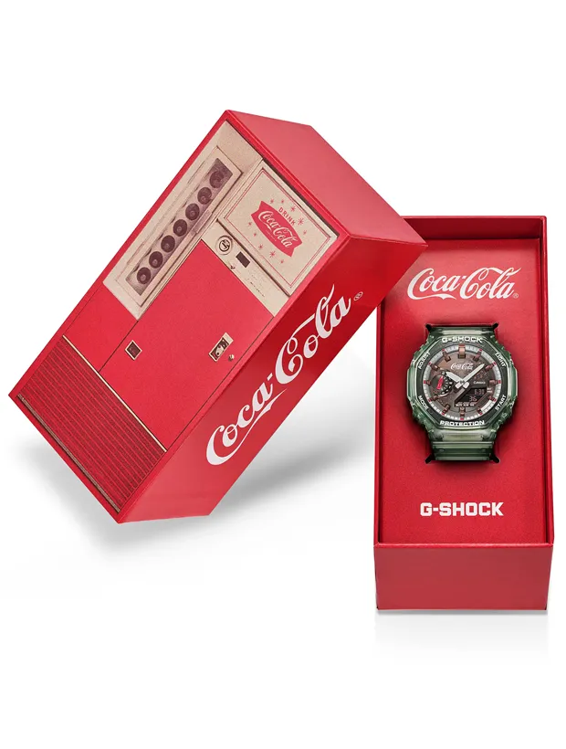 CASIO G-Shock 45.5mm Coca Cola Collaboration GA-2100CC-3AER, klocka som du kan handla till bra pris hos oss på Klockmaster.