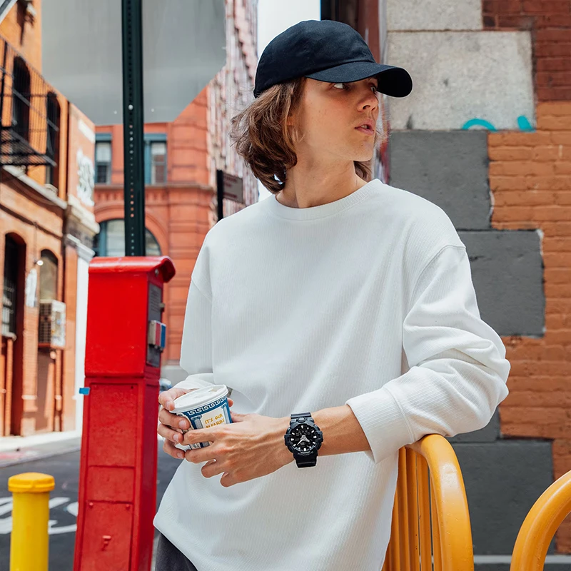 CASIO G-Shock 53.5mm, klocka som du kan handla till bra pris hos oss på Klockmaster.