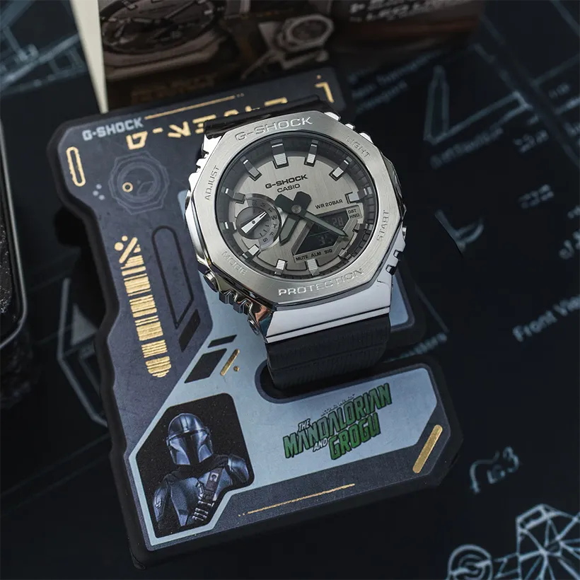CASIO G-Shock Star Wars The Mandalorian™ & Grogu™ GM-2100-1AER-MAN, klocka som du kan handla till bra pris hos oss på Klockmaster.