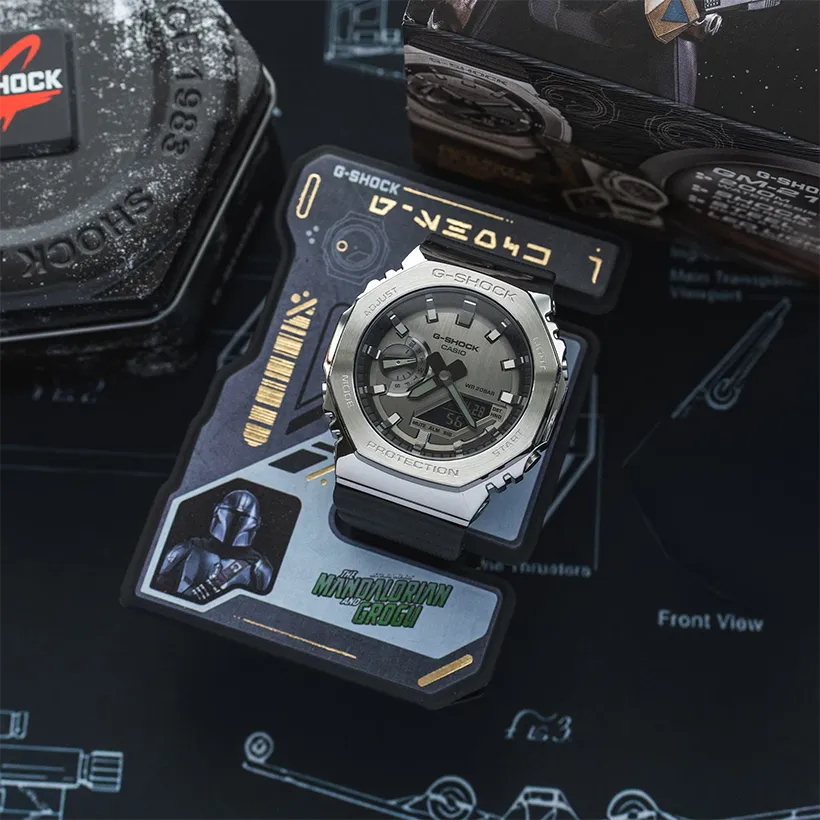 CASIO G-Shock Star Wars The Mandalorian™ & Grogu™ GM-2100-1AER-MAN, klocka som du kan handla till bra pris hos oss på Klockmaster.