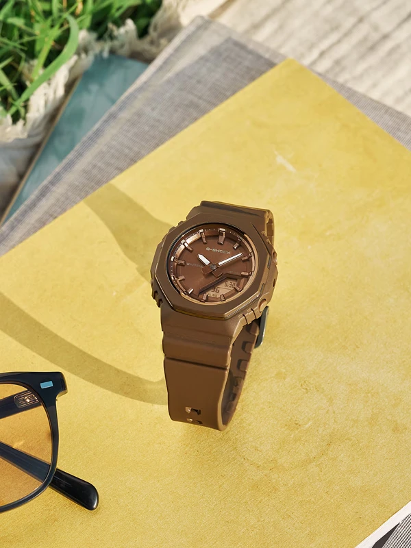 CASIO G-Shock 40mm GMA-P2110B-5AER, klocka som du kan handla till bra pris hos oss på Klockmaster.