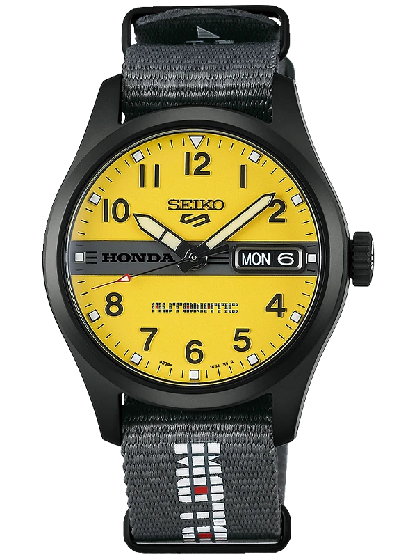 SEIKO 5 Sports 36.5mm MOTOCOMPO Limited Edition HDB010K1, handla denna klocka online eller i butik hos klockmaster