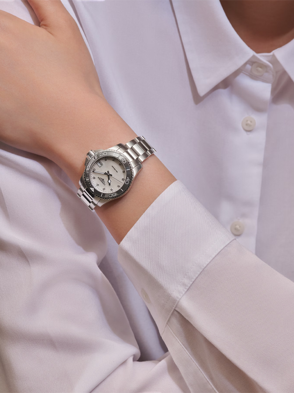 LONGINES HydroConquest 32mm L33704876, klocka som du kan handla till bra pris hos oss på Klockmaster.