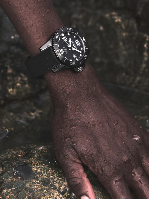 LONGINES HydroConquest Black Ceramic 43mm L37844569, klocka som du kan handla till bra pris hos oss på Klockmaster.