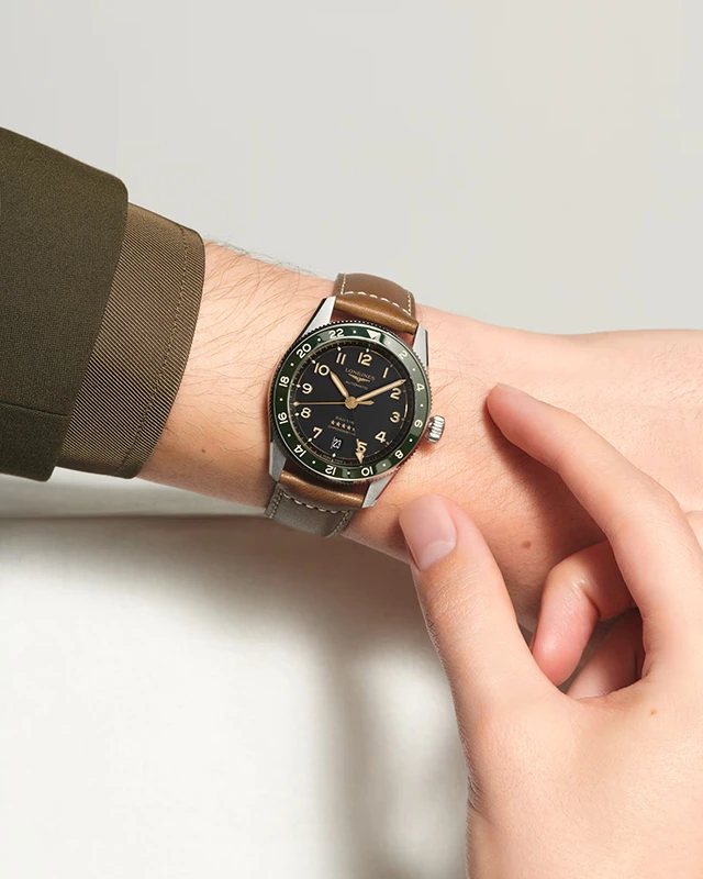 LONGINES Spirit Zulu Time 39mm, klocka som du kan handla till bra pris hos oss på Klockmaster.