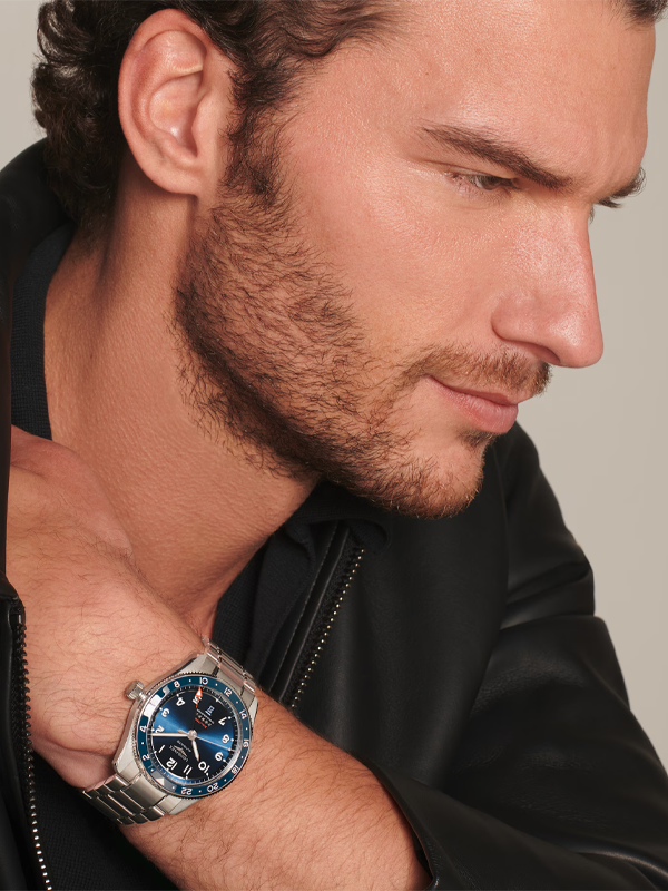 LONGINES Spirit Zulu Time 42mm L38124936, klocka som du kan handla till bra pris hos oss på Klockmaster.