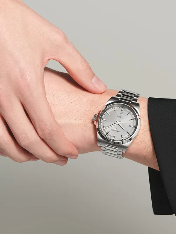 LONGINES Conquest 41mm L38304726, klocka som du kan handla till bra pris hos oss på Klockmaster.