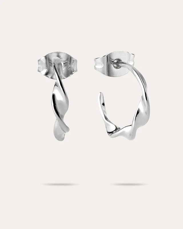 Silverörhängen Twirl Mini By Sofia Wistam M068231-S, handla denna klocka online eller i butik hos klockmaster