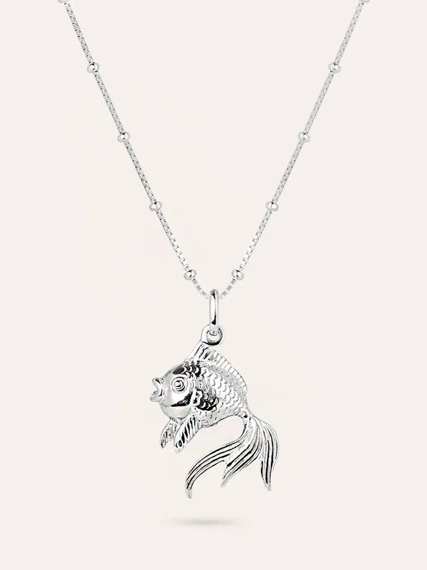 By Sofia Wistam Ocean Muse Goldfish - Silverhalsband M069600S, handla denna klocka online eller i butik hos klockmaster