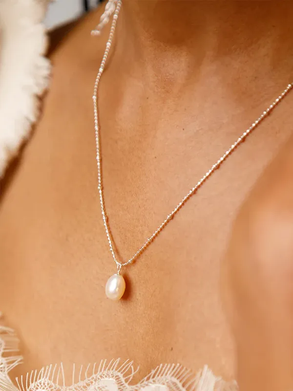 By Sofia Wistam Ocean Muse Big Pearl - Silverhalsband M069640S, klocka som du kan handla till bra pris hos oss på Klockmaster.