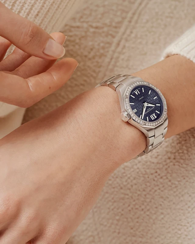 Baume & Mercier Riviera Diamonds 33mm, klocka som du kan handla till bra pris hos oss på Klockmaster.