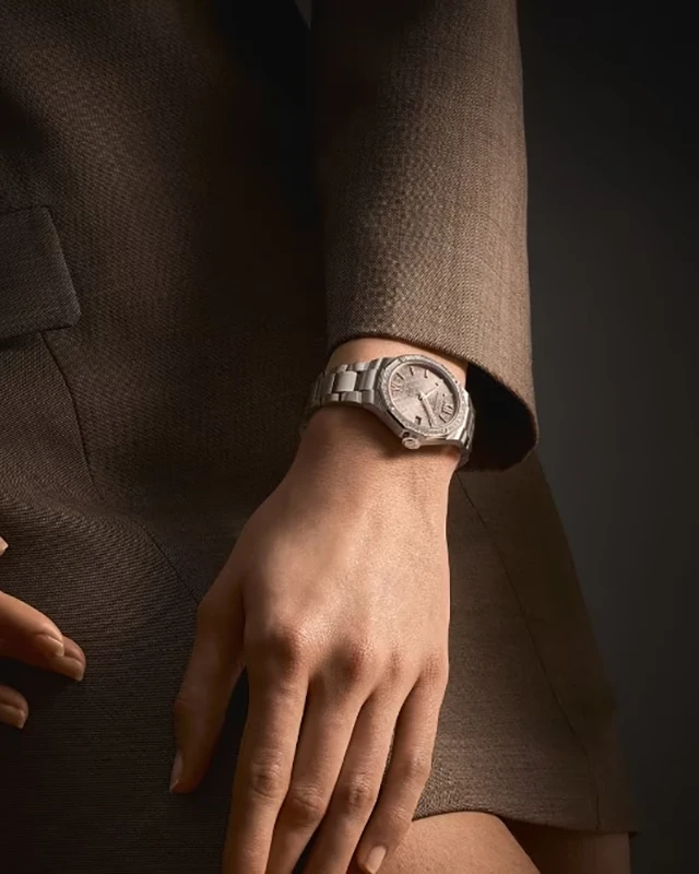 Baume and Mercier Riviera Diamonds 33mm, klocka som du kan handla till bra pris hos oss på Klockmaster.