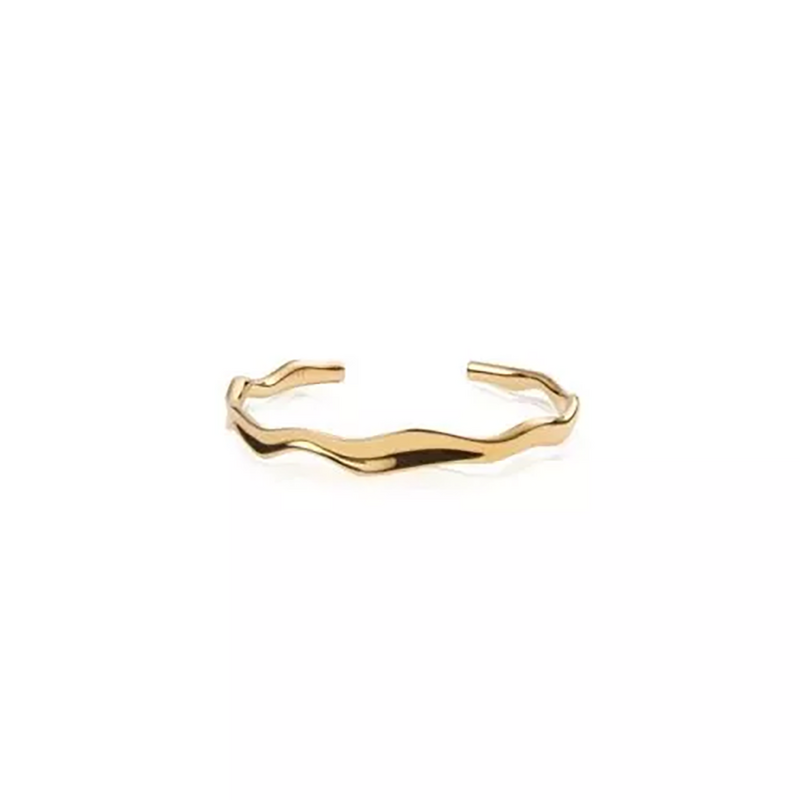 Mockberg Wavy bolded cuff gold Armband MB0173, handla denna klocka online eller i butik hos klockmaster