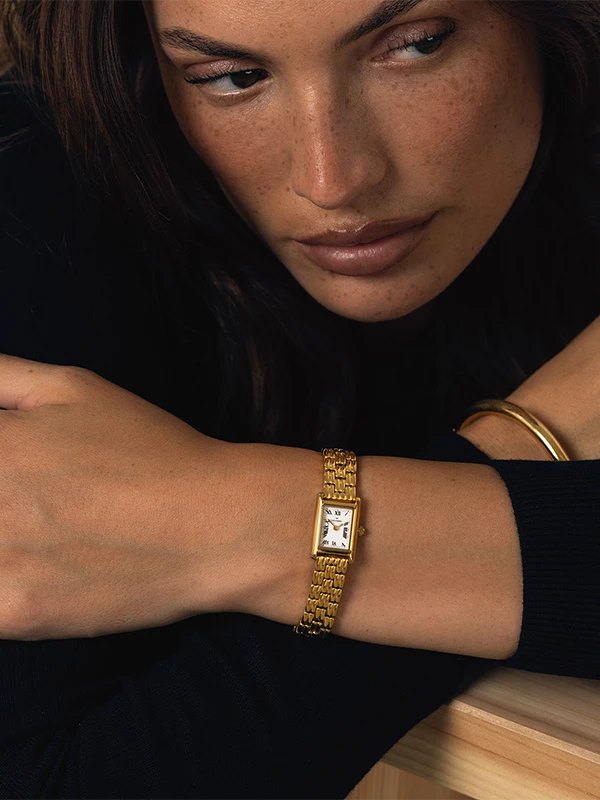 Mockberg Timeless Vintage Petite Gold 15.5mm MB2353, klocka som du kan handla till bra pris hos oss på Klockmaster.