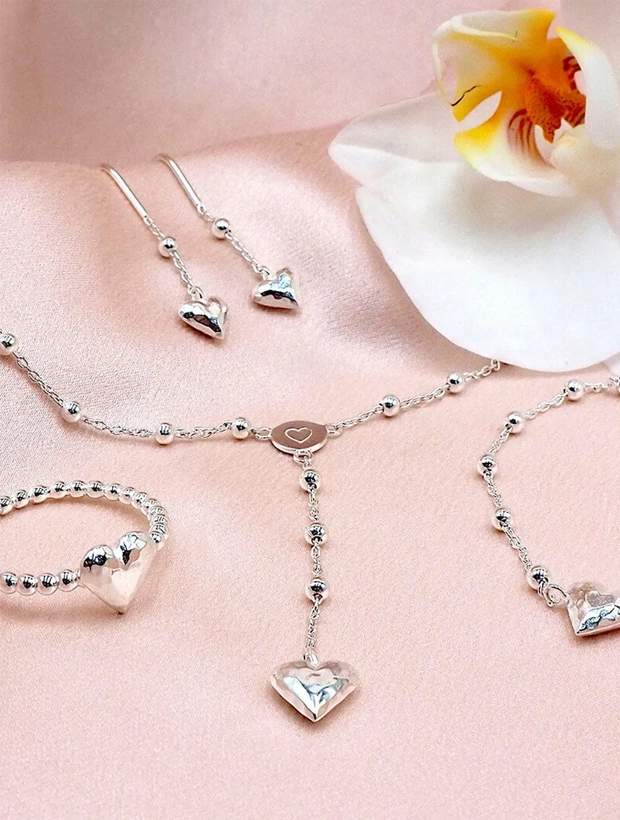By Sofia Wistam Love Actually Silverhalsband Flow N-220117-19, klocka som du kan handla till bra pris hos oss på Klockmaster.