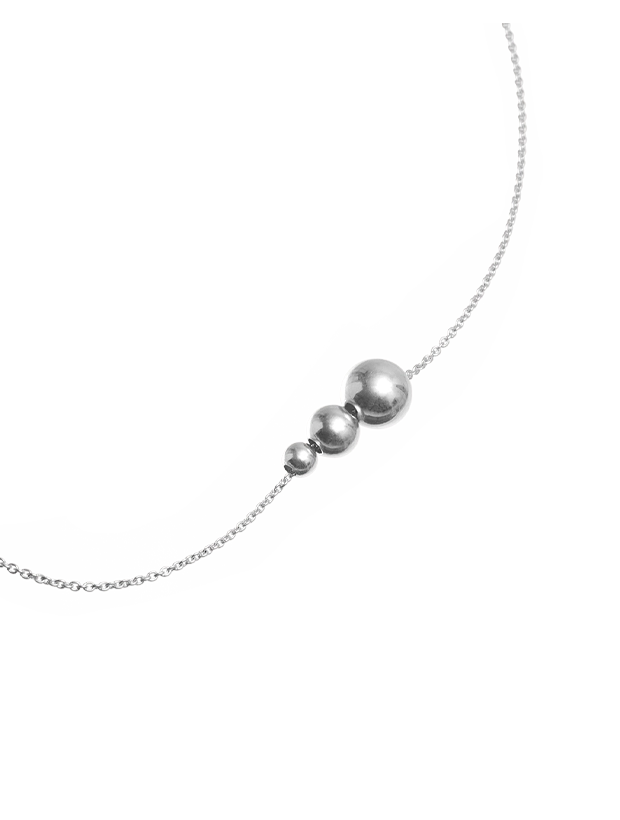By Sofia Wistam Family Silverhalsband med 3 gen. N008296XSF, klocka som du kan handla till bra pris hos oss på Klockmaster.