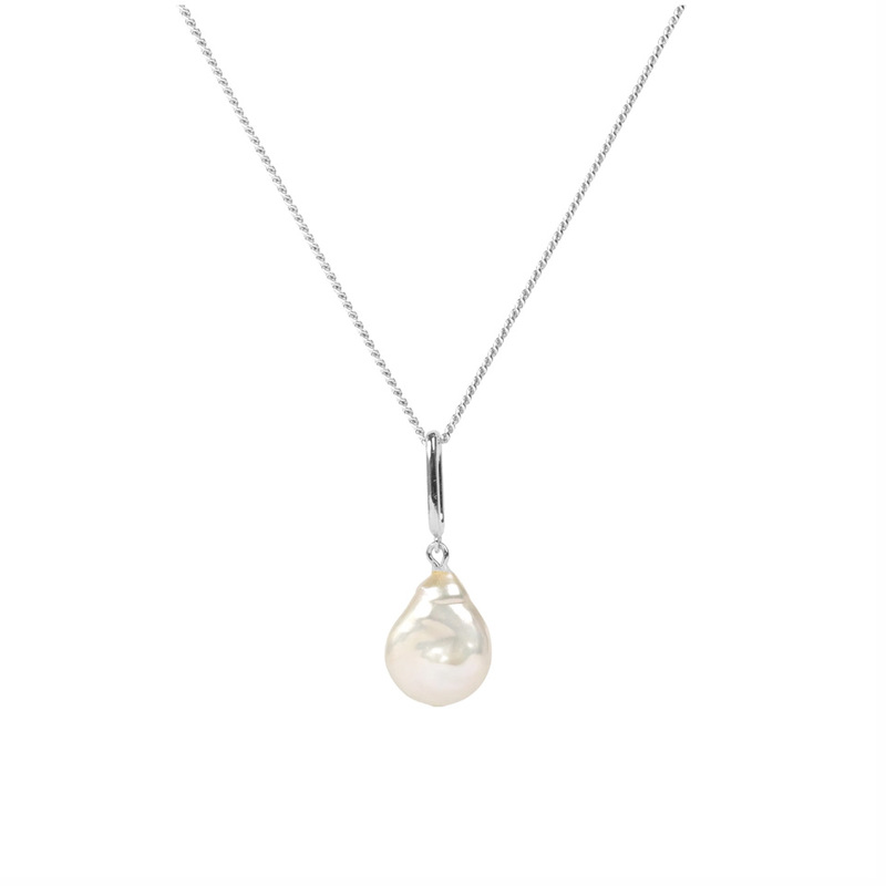 Emma Israelsson Baroque Pearl Halsband Silver neck137, handla denna klocka online eller i butik hos klockmaster