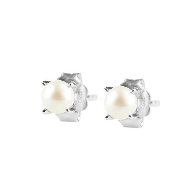 Drakenberg Sjölin Petite Pearl Studs Silver PPL-E1M000-S, handla denna klocka online eller i butik hos klockmaster