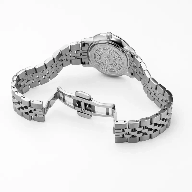 ROAMER Classico Ladies 30mm, klocka som du kan handla till bra pris hos oss på Klockmaster.