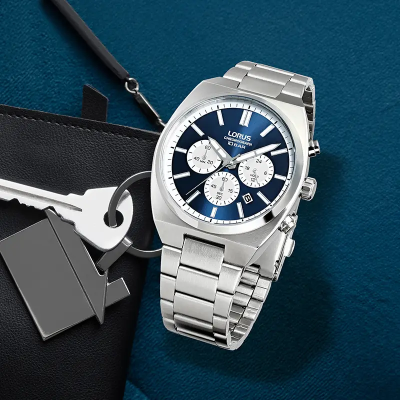 LORUS Sports Chronograph 43mm RT363KX9, klocka som du kan handla till bra pris hos oss på Klockmaster.