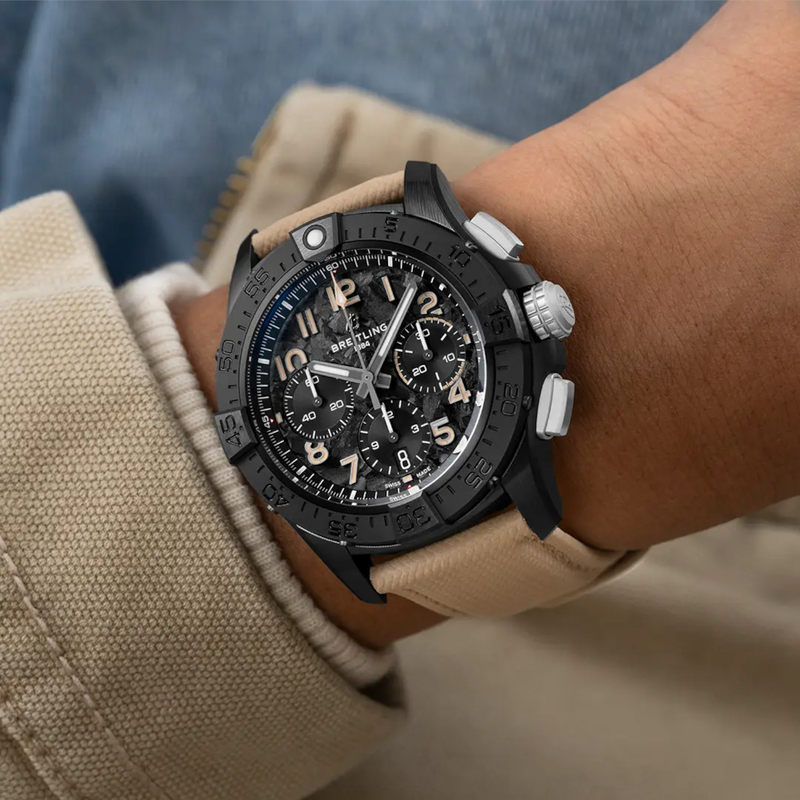 BREITLING AVENGER 42, klocka som du kan handla till bra pris hos oss på Klockmaster.