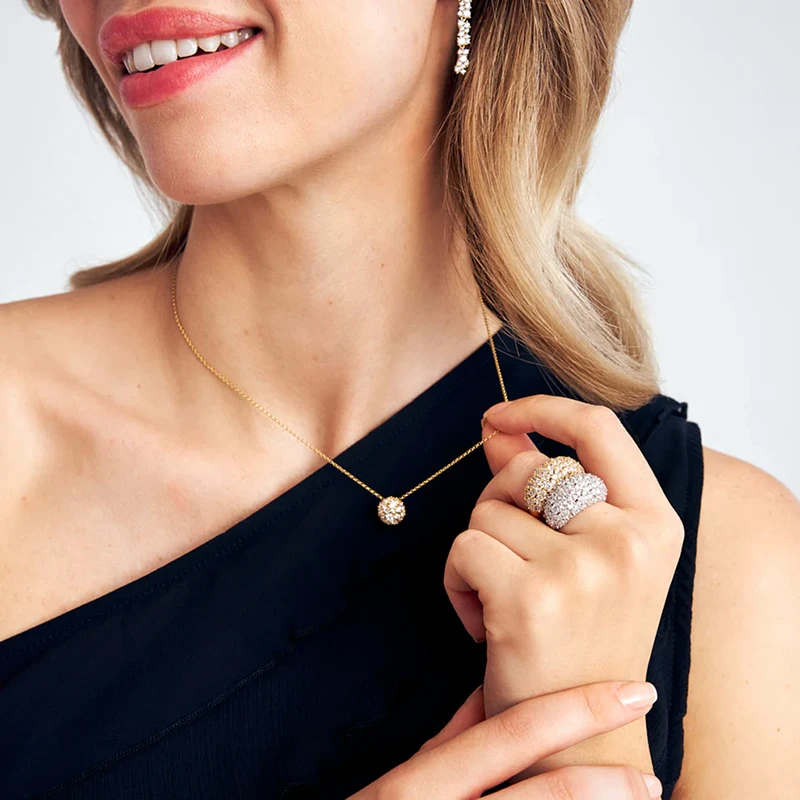 Halsband Cristallo Guld Sif Jakobs SJ-N2491-CZ-YG, klocka som du kan handla till bra pris hos oss på Klockmaster.