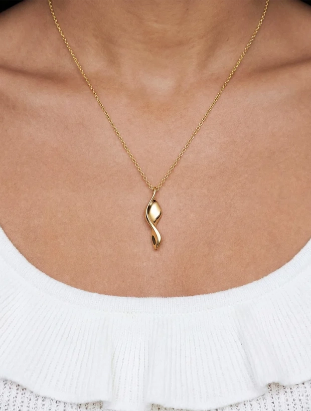Sif Jakobs Halsband Foglia - Guld SJ-P2807-YG-38-45, klocka som du kan handla till bra pris hos oss på Klockmaster.