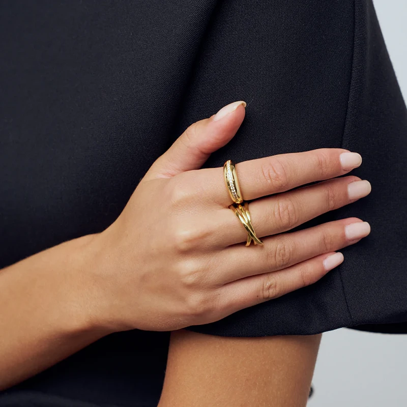 Ring Spirale Pianura Guld 17,8mm Sif Jakobs SJ-R2590-YG-56, klocka som du kan handla till bra pris hos oss på Klockmaster.
