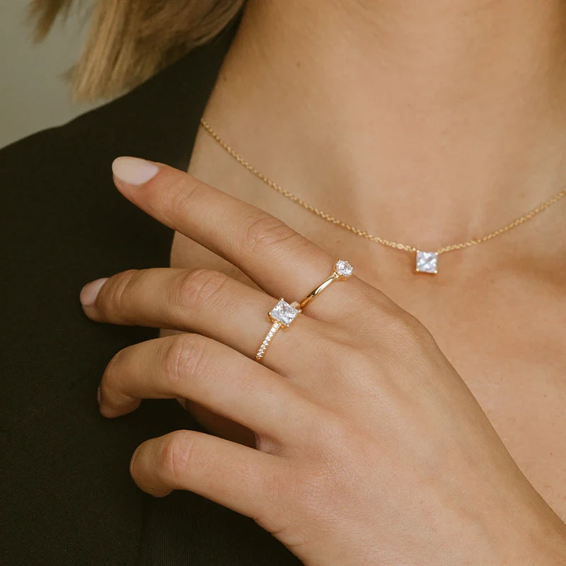 Ring Ellera Uno Pianura Grande Guld 17,8mm Sif Jakobs SJ-R42283-CZ-YG-56, klocka som du kan handla till bra pris hos oss på Klockmaster.