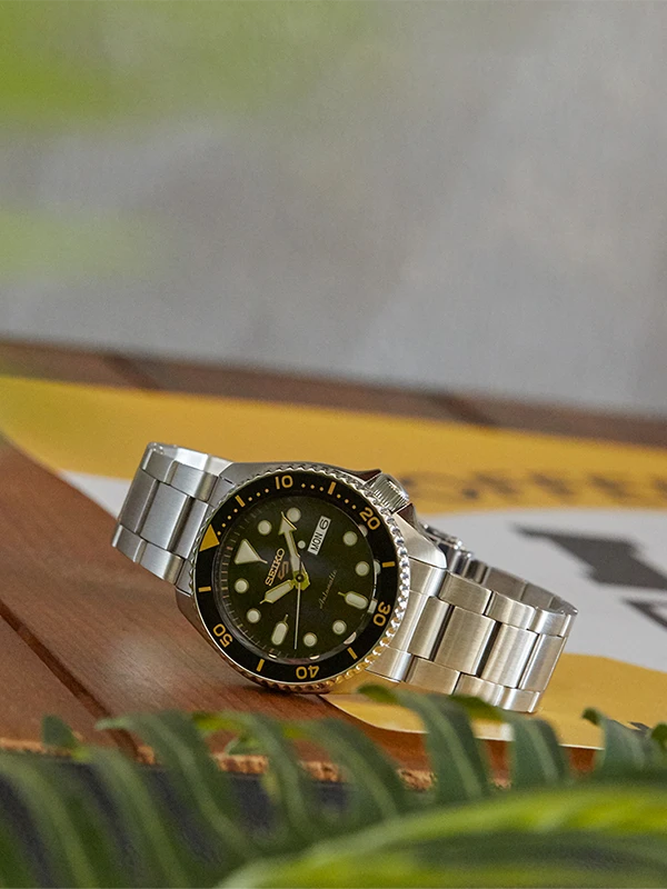SEIKO 5 Sports Automatic 42.5mm SRPD57K1, klocka som du kan handla till bra pris hos oss på Klockmaster.