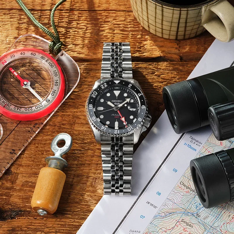 SEIKO 5 Sports Automatic GMT 42mm, klocka som du kan handla till bra pris hos oss på Klockmaster.