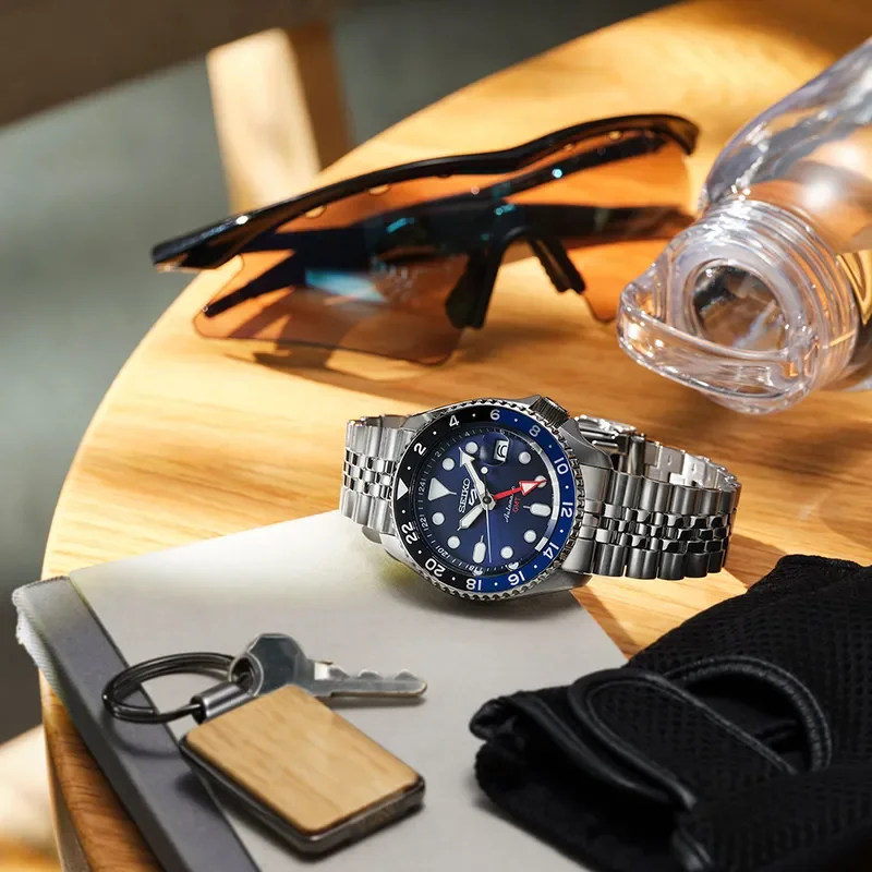 SEIKO 5 Sports Automatic GMT 42mm, klocka som du kan handla till bra pris hos oss på Klockmaster.