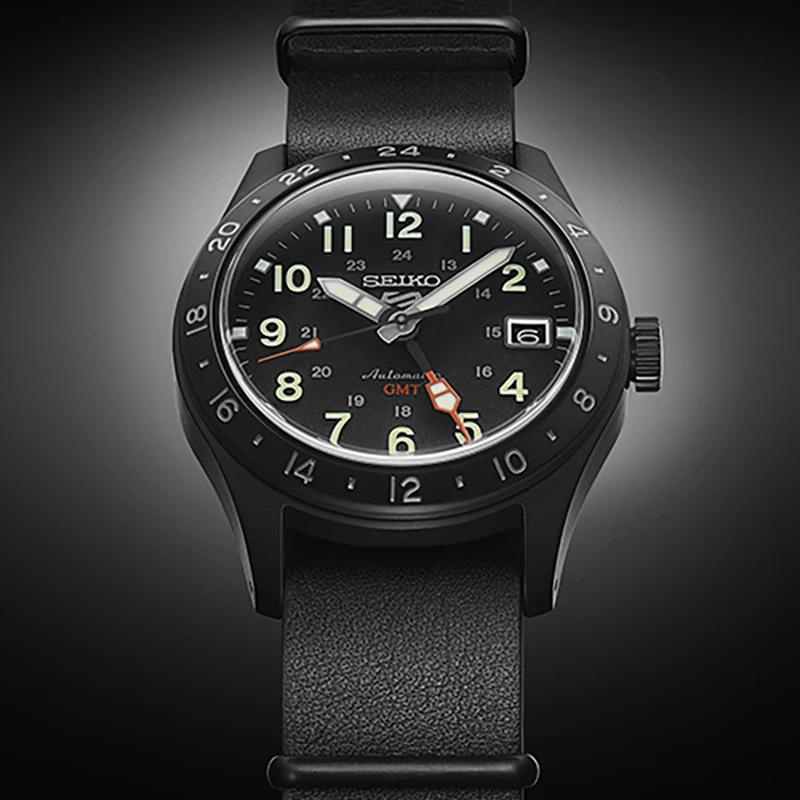 SEIKO 5 Sports Field GMT 39mm, klocka som du kan handla till bra pris hos oss på Klockmaster.