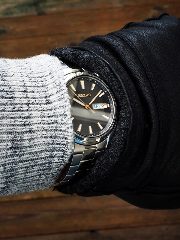 SEIKO Classic Day/Date 40mm SUR343P1, klocka som du kan handla till bra pris hos oss på Klockmaster.