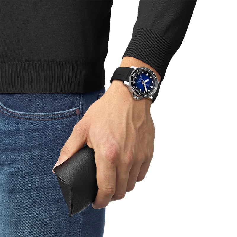 TISSOT Seastar 1000 Powermatic 80 43mm, klocka som du kan handla till bra pris hos oss på Klockmaster.