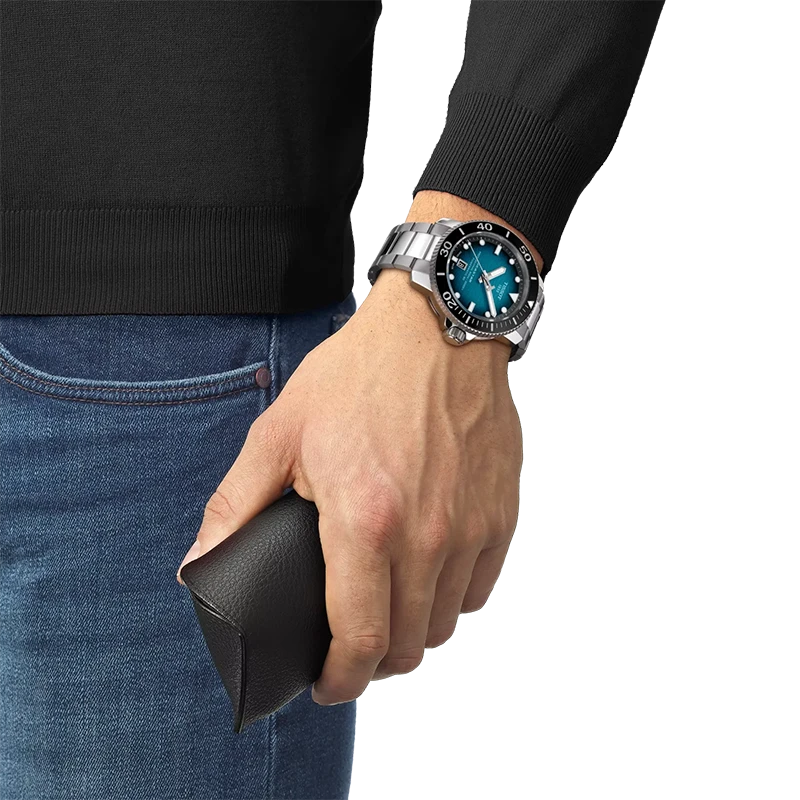 TISSOT Seastar 2000 Powermatic 80 46mm, klocka som du kan handla till bra pris hos oss på Klockmaster.