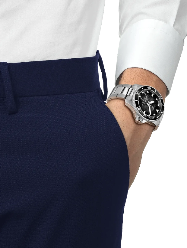 TISSOT Seastar 2000 44mm T1209071105100, klocka som du kan handla till bra pris hos oss på Klockmaster.