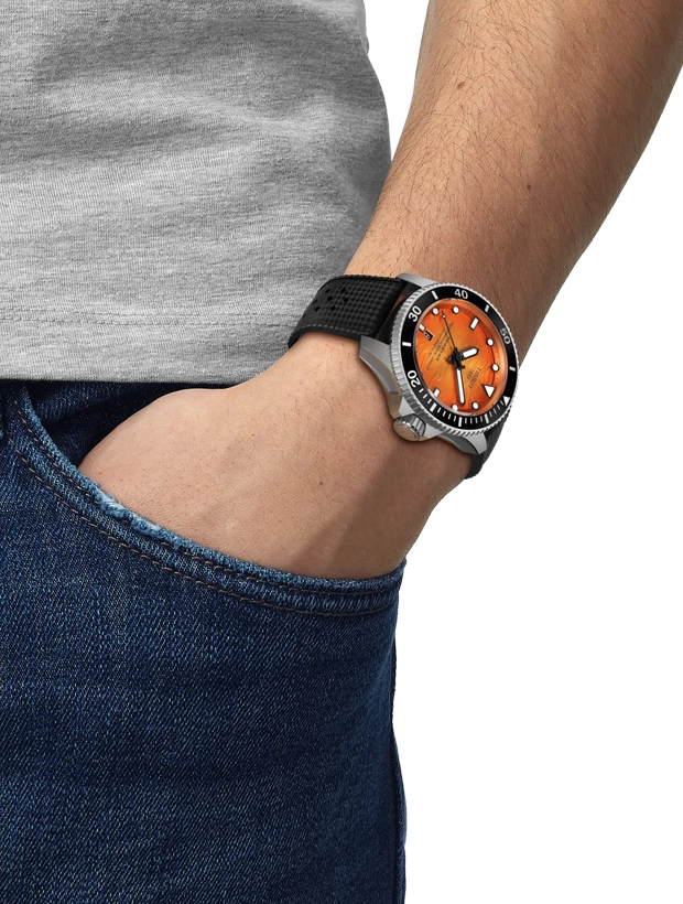 TISSOT Seastar 2000 44mm T1209071728100, klocka som du kan handla till bra pris hos oss på Klockmaster.
