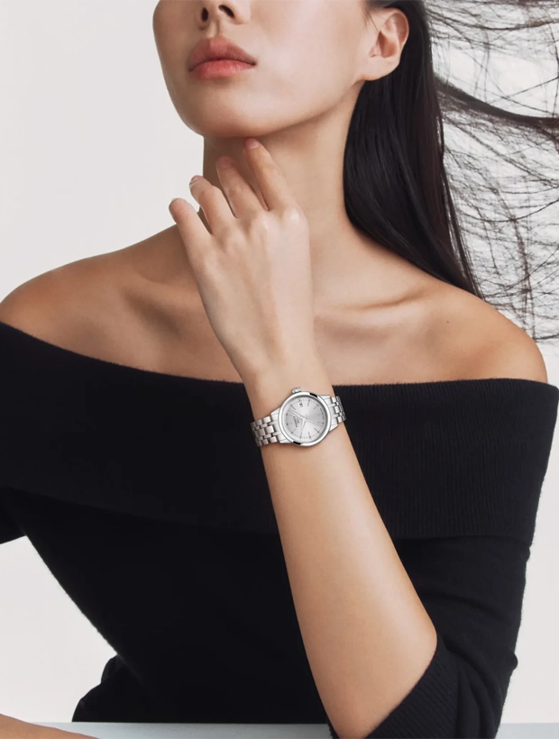 TISSOT Classic Dream 28mm T1292101103100, klocka som du kan handla till bra pris hos oss på Klockmaster.